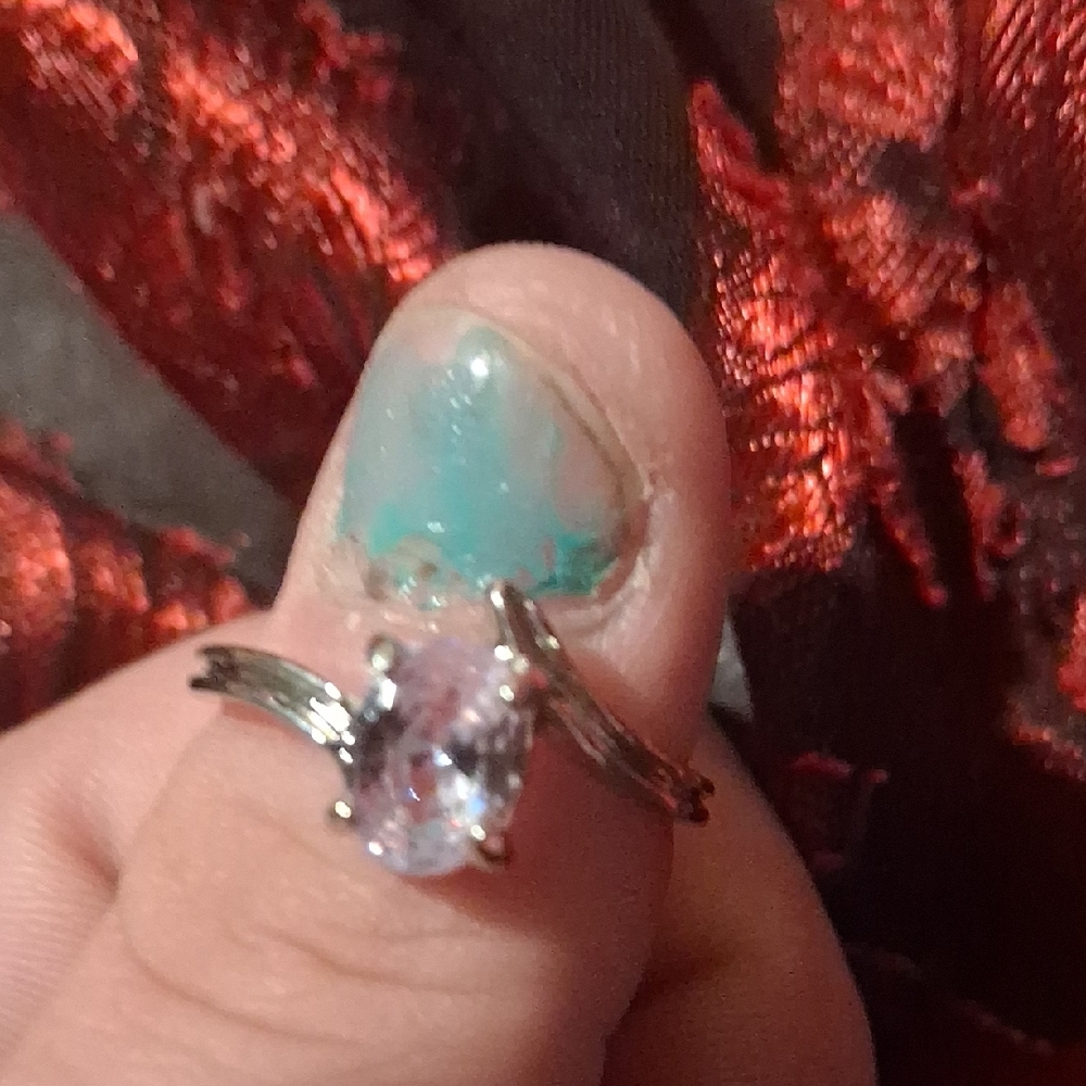 Elegant Silver Women's Ring with Clear Gemstone